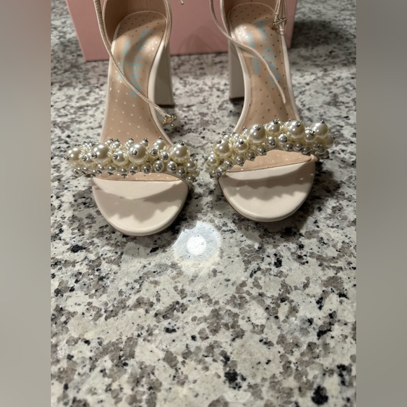 Kate Spade ♠️ Rosa Pearl leather Heels. - Picture 7 of 17